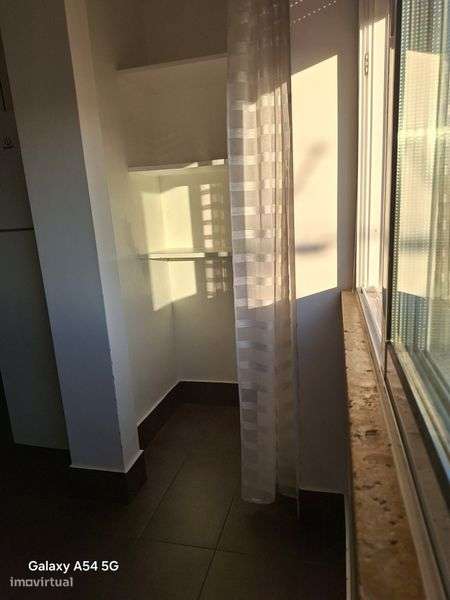 T2 com Cozinha Equipada - Excelente Exposição Solar - Pontinha - Grande imagem: 3/8