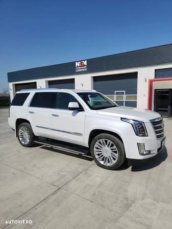 Cadillac Escalade - 2