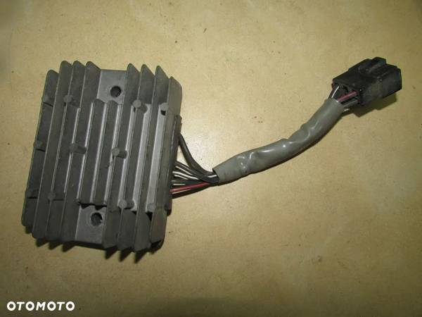 Suzuki GSXR 750 K1 K2 regulator napiecia - 1