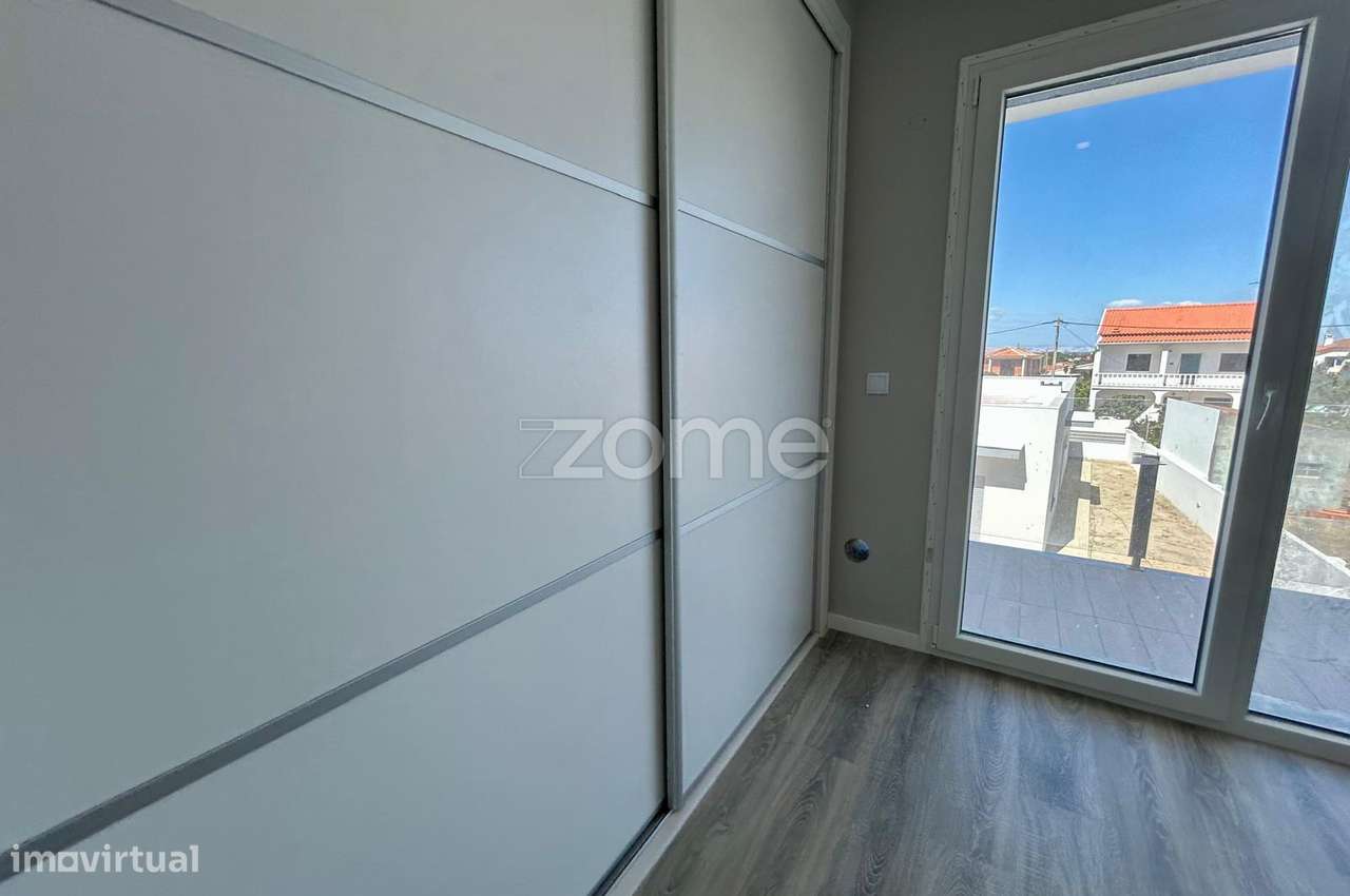 Moradia T4 com piscina, suíte e garagem em Azeitão-31
