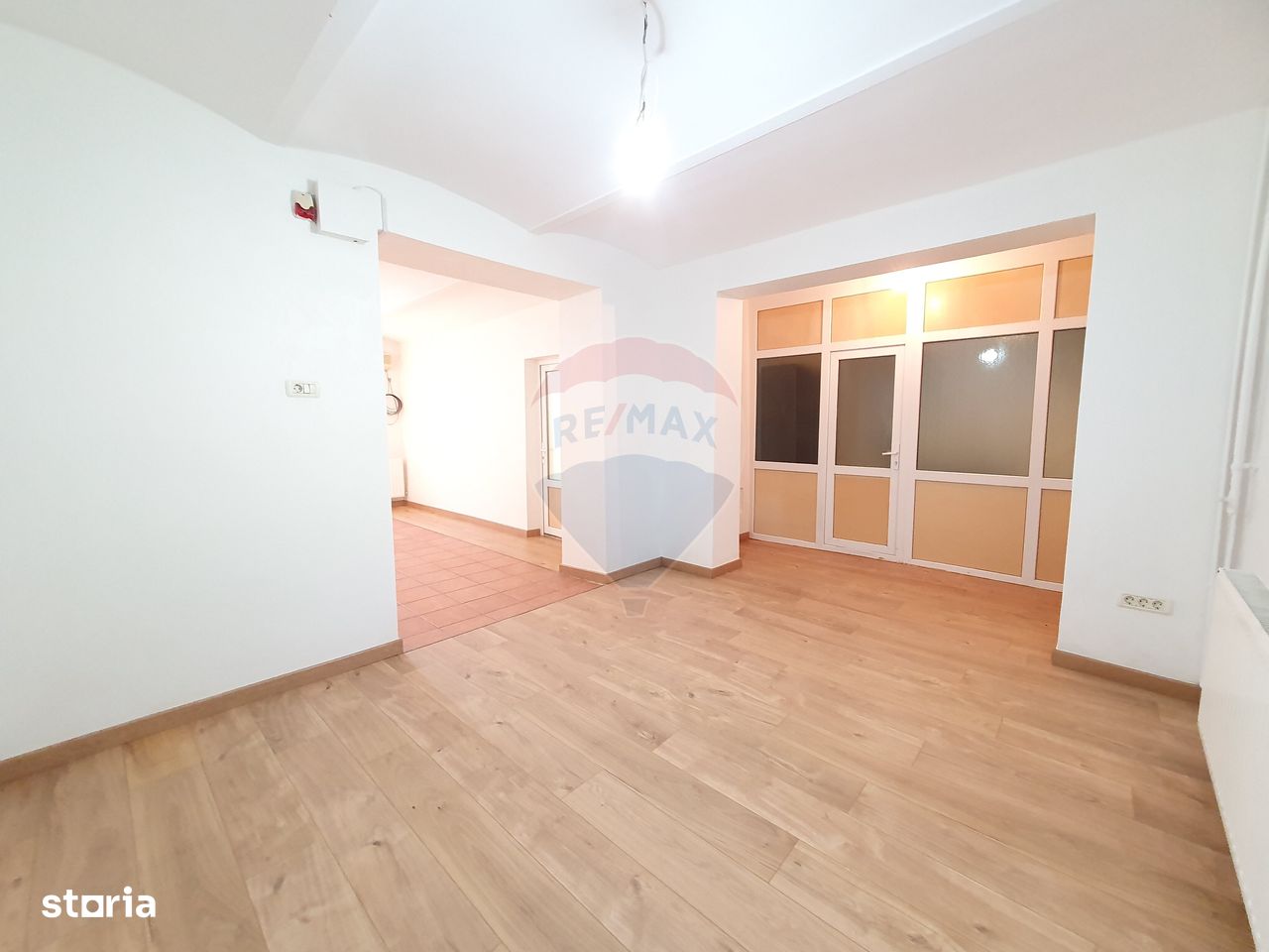 Spațiu comercial central , 64 mp, cu acces din strada, ideal servicii.