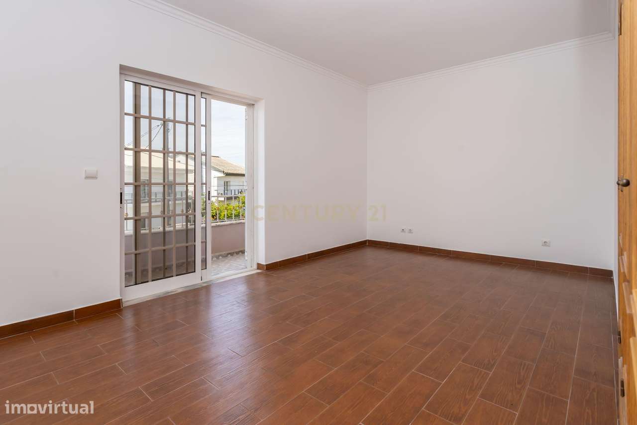 Moradia de 6 assoalhadas em lote de 500 m2-23