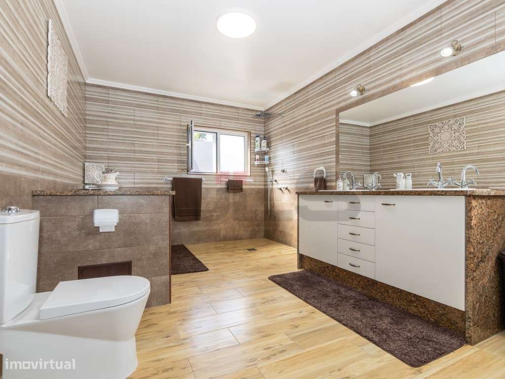 Moradia T3 Contemporânea com Grande Jardim em Rabo de Peixe , São M...-28