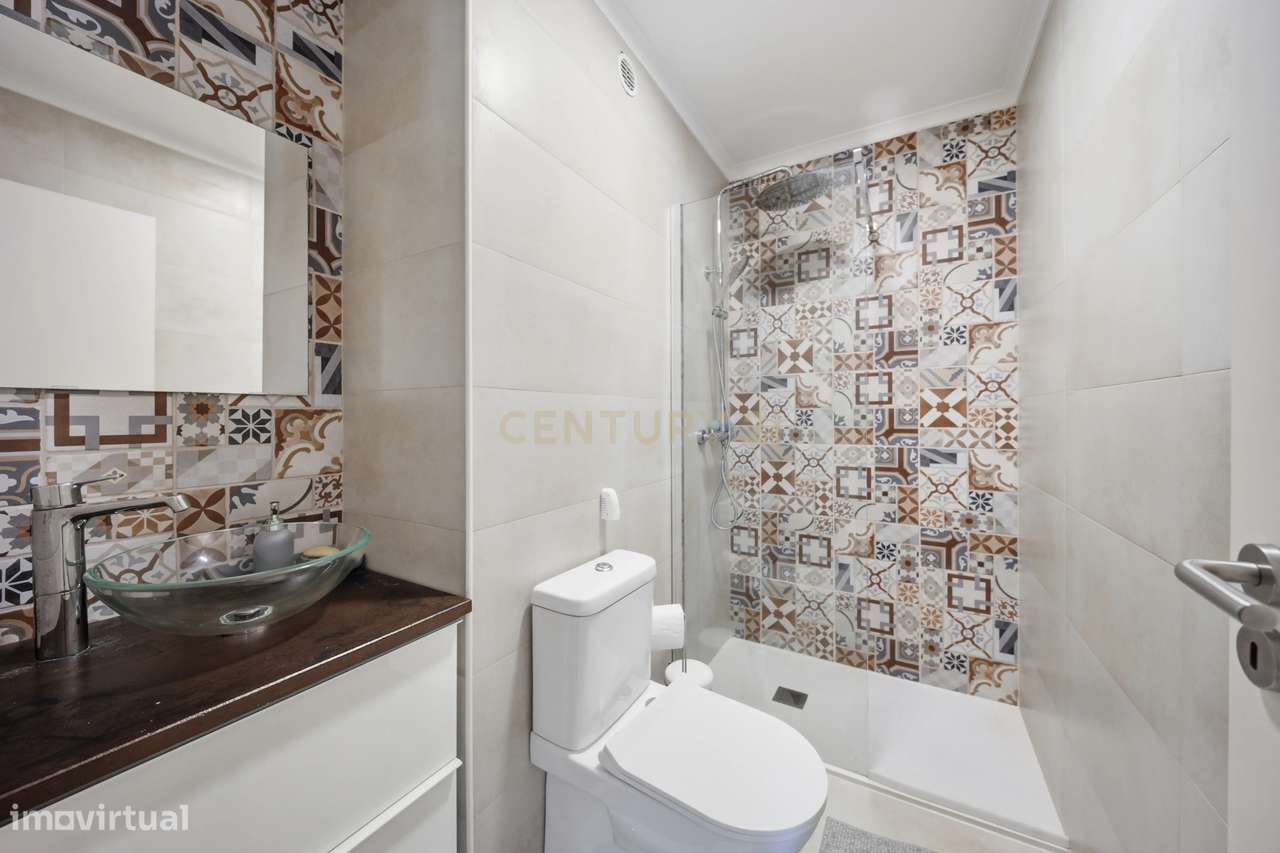 T3 em Santo António dos Cavaleiros, totalmente remodelado | Excelente-16
