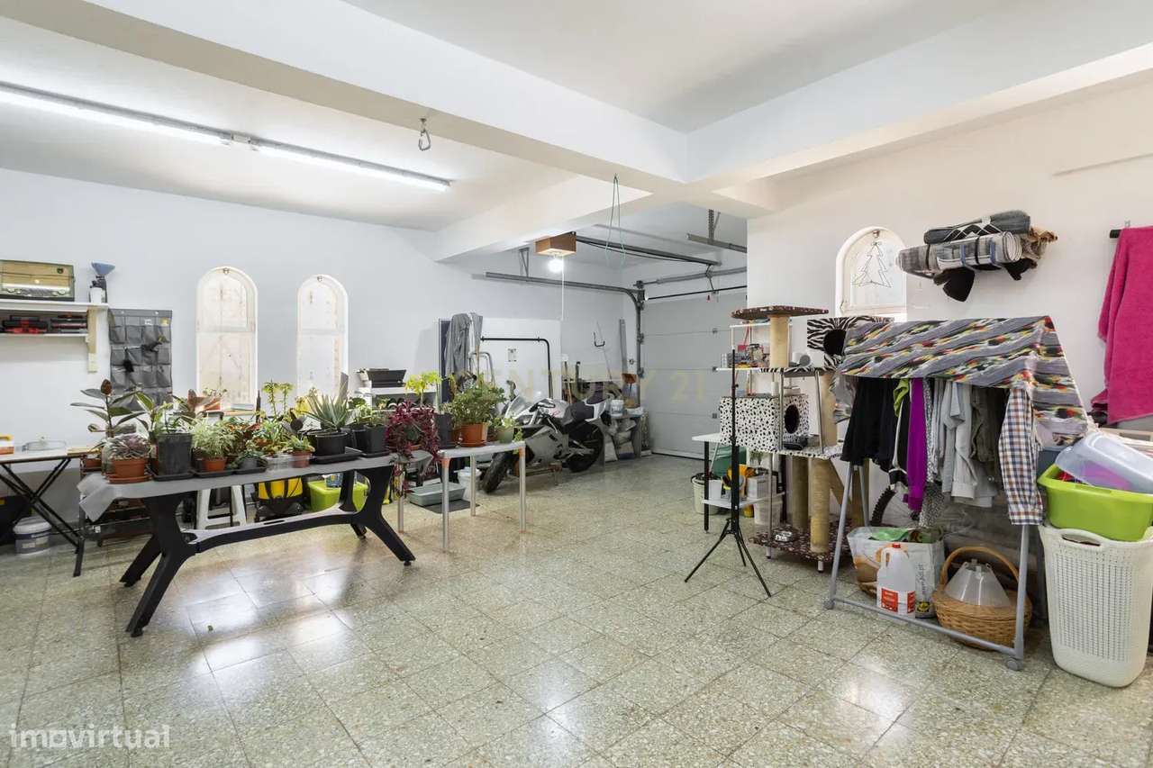 Moradia T3 com piscina e amplo espaço exterior-29