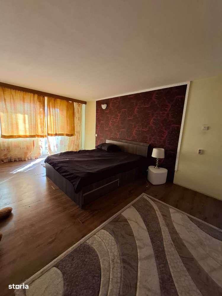 Vând Casă Parter  Etaj,  5 Camere, bucatarie 2 Băi, 240 m² Zona Horpaz-5