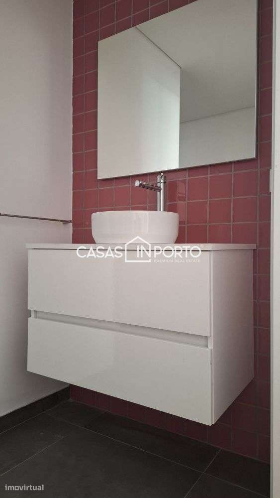 Moradia Triplex T2 com Terraço - Localização Premium junto à Lapa,-40