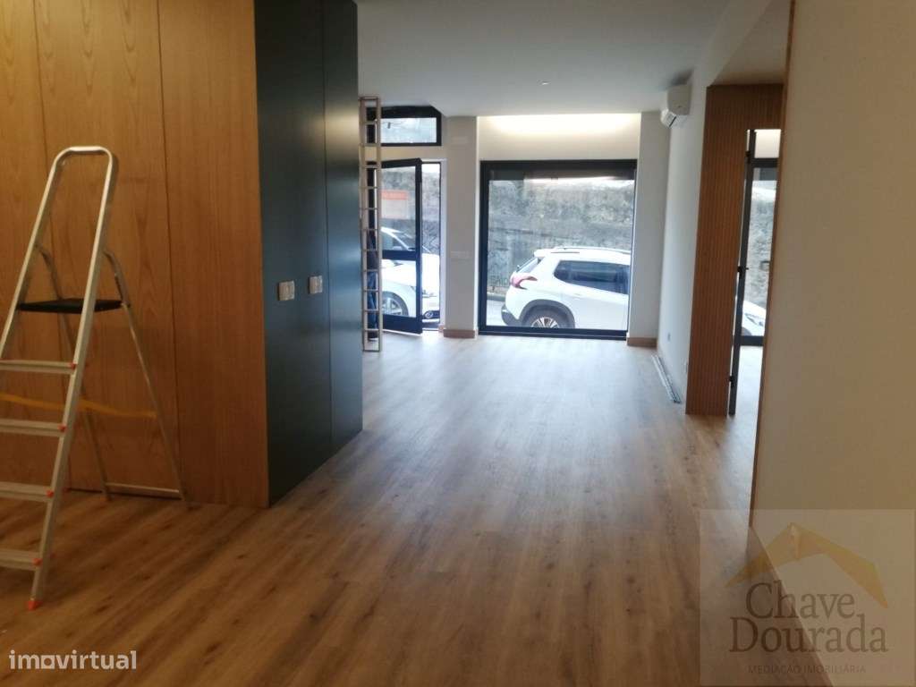 Apartamento T1+1 - junto da Praça da República - Grande imagem: 4/12