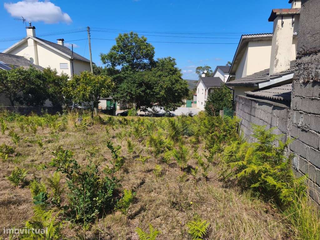 Prédio rústico em zona de construção-4