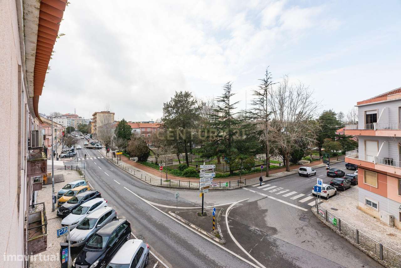 Apartamento T2 Renovado no Coração da Portela de Sintra-24