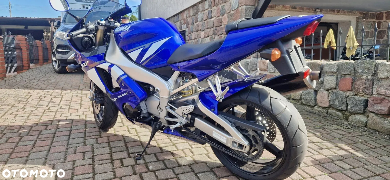 Yamaha YZF - 4