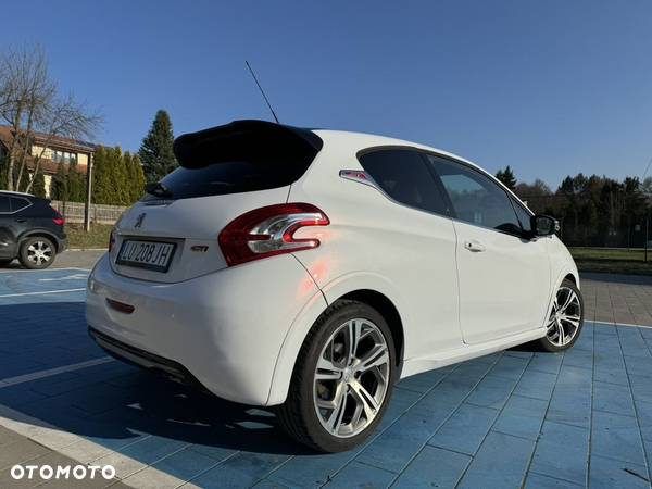 Peugeot 208 - 3