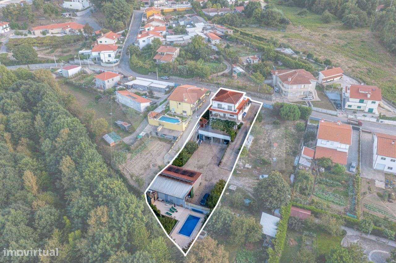 Moradia T3, com Varanda, jardins e Piscina em Felgueiras-4
