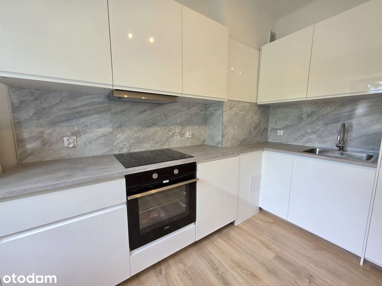 Dwa niezależne pokoje 47m2/ duża kuchnia/ balkon/ piwnica