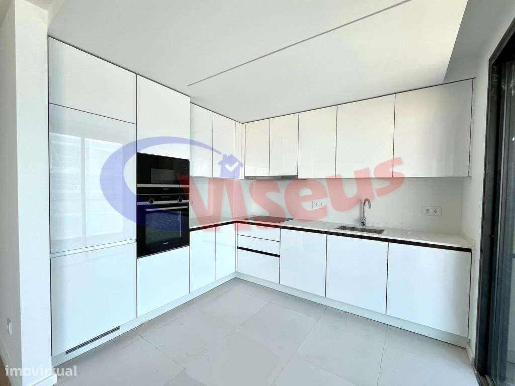 Apartamento T3 Penthouse Novo com Terraço e Varanda Coimbrões-6