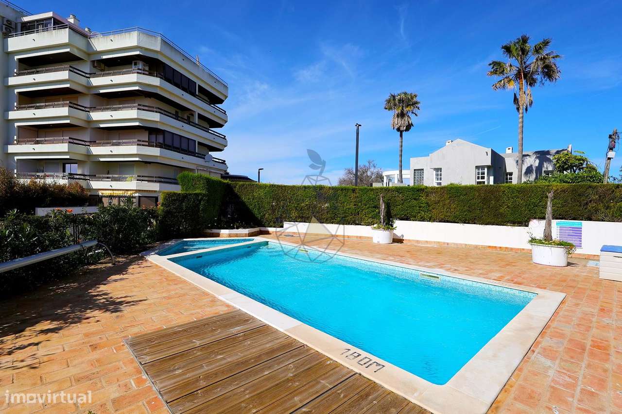 Apartamento T1  com Garagem e Piscina  no Coração da Praia da Rocha-46