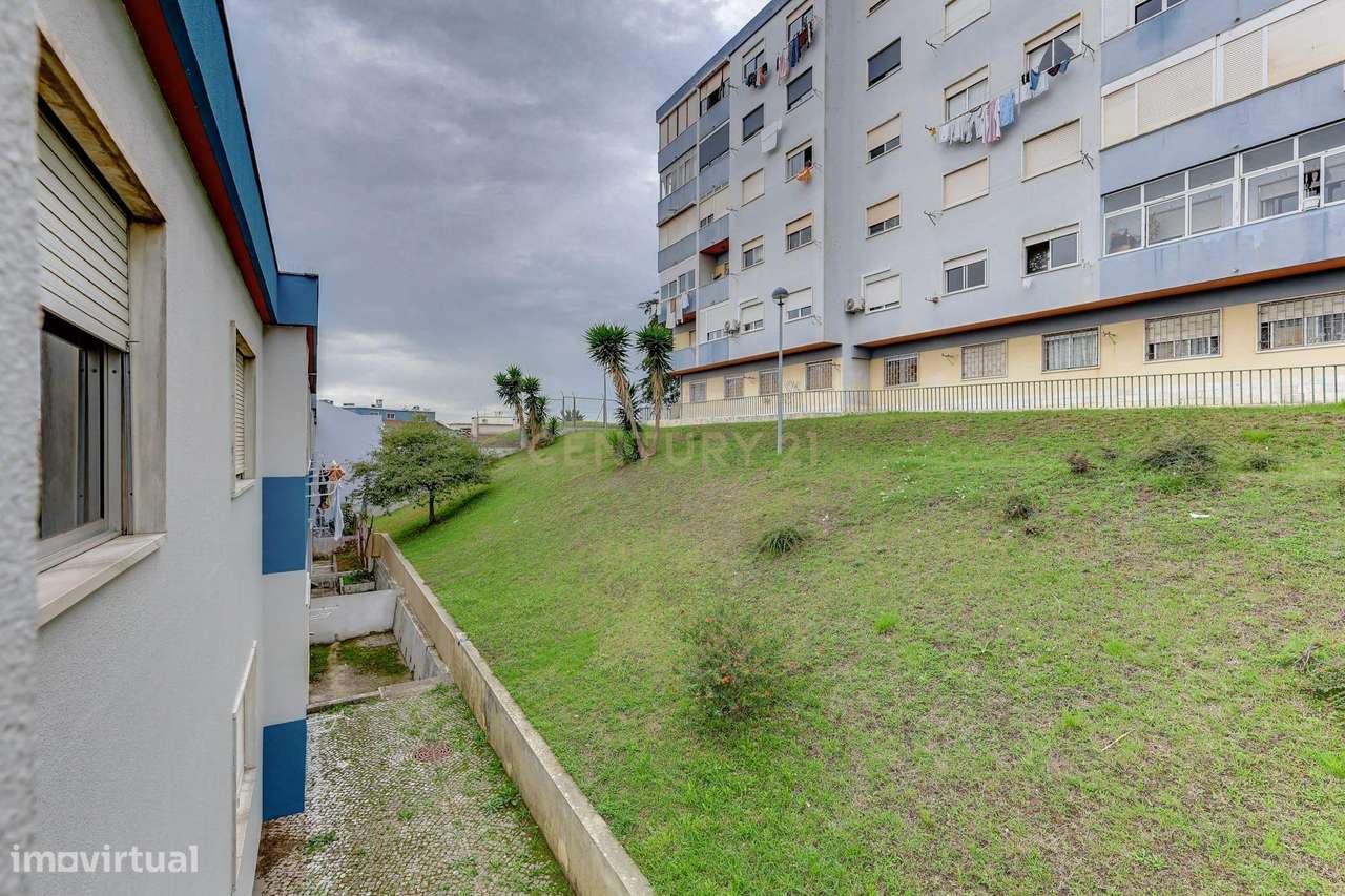 Apartamento T2 com Excelentes áeas | Para Remodelação-15