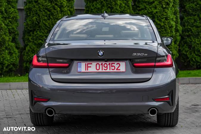 BMW Seria 3 330e iPerformance Luxury Line - 15