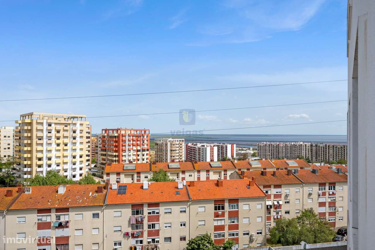 Apartamento T3 Renovado com Vista Rio-19