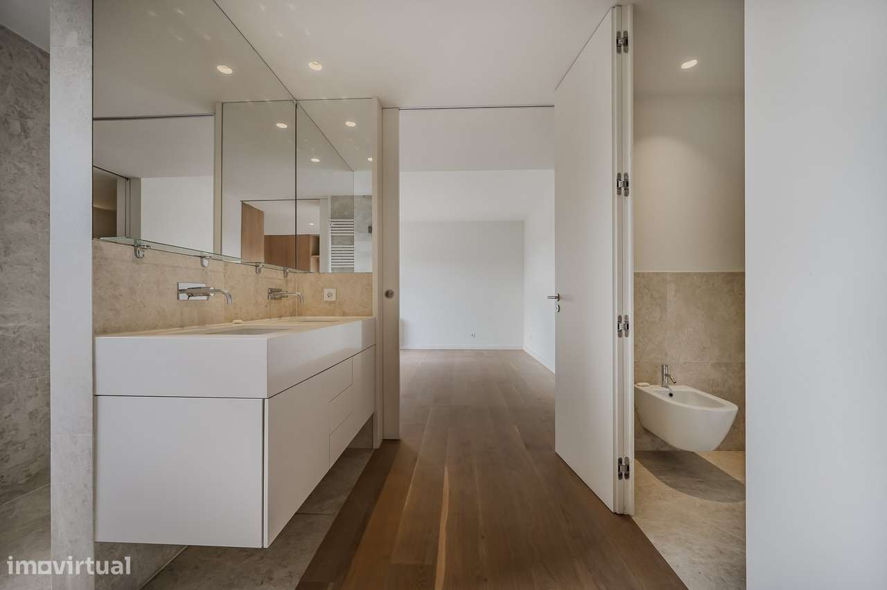 Moradia T4 com Piscina e Terraços Panorâmicos, Parede-28