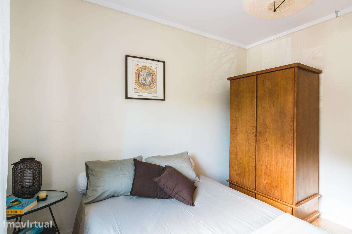 Quarto - localizado em Algés Lisbon - Grande imagem: 5/10