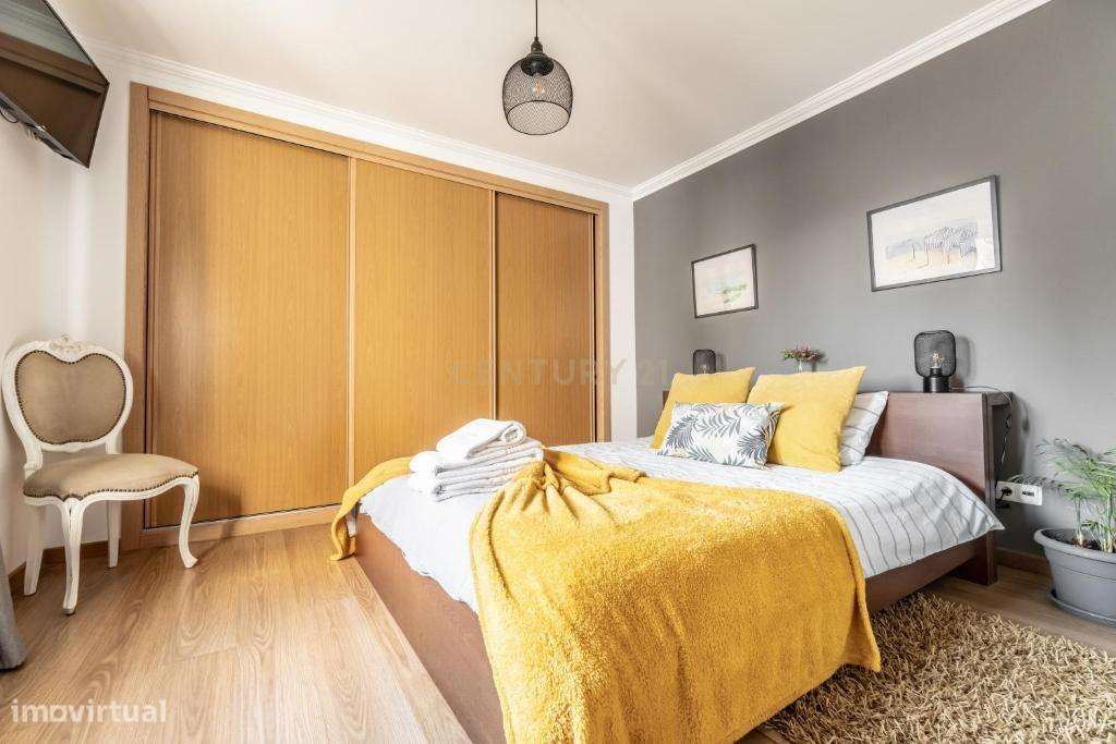 Moradia T4 na Praia da Areia Branca para Investimento ou Habitação Pró-11