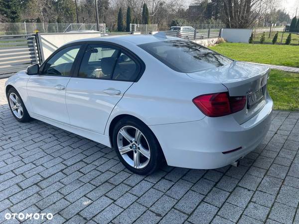 BMW Seria 3 328i xDrive - 5