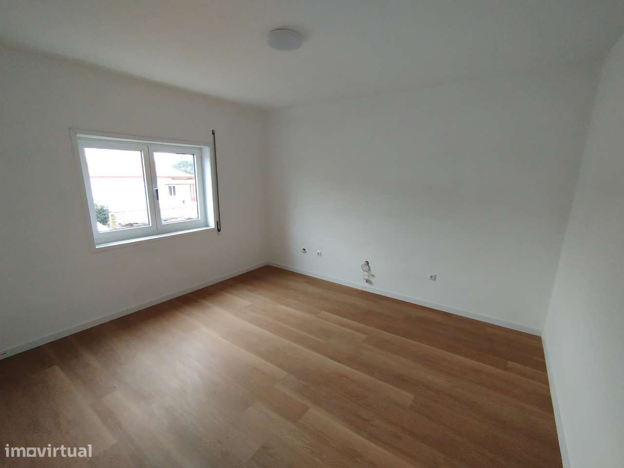 Apartamento T2 com varanda e garagem em Paços de Ferreira - Grande imagem: 4/14