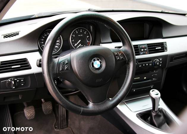 BMW Seria 3 325i - 18