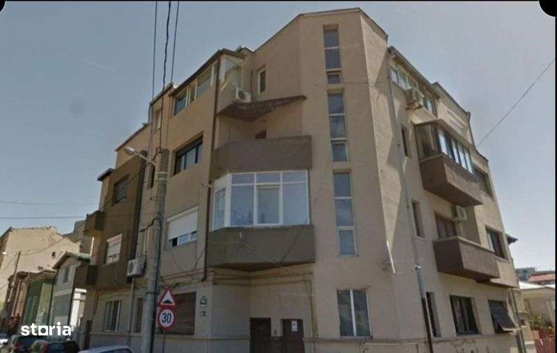 Vand Camere Demisol si Mansarda (punct de reper Stirbei Voda)