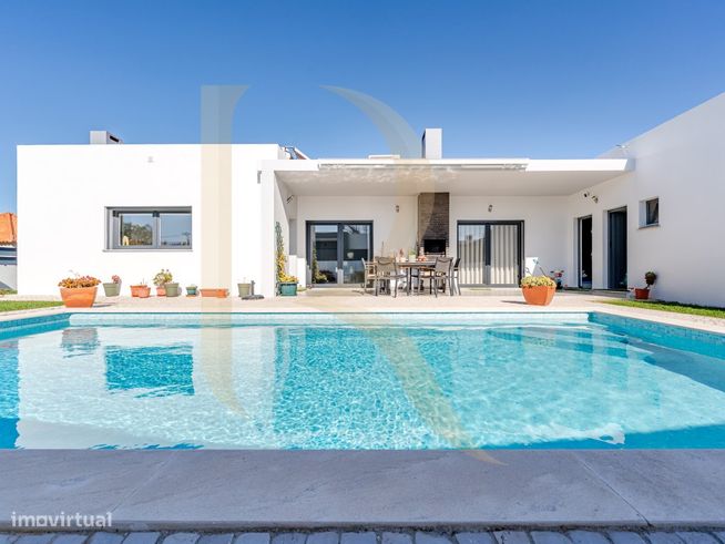 Moradia T4 térrea com piscina, garagem e jardim em Brejos de Azeitão-1