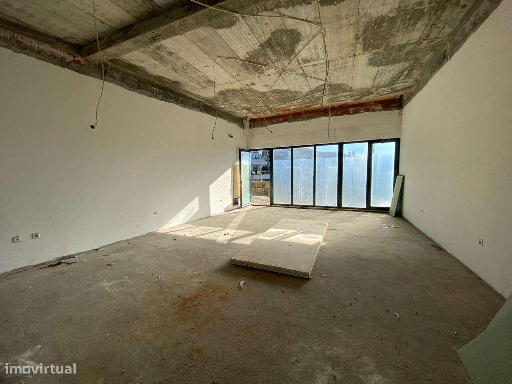 Investimento- Loja em Valongo possibilidade de Converter em T2-9