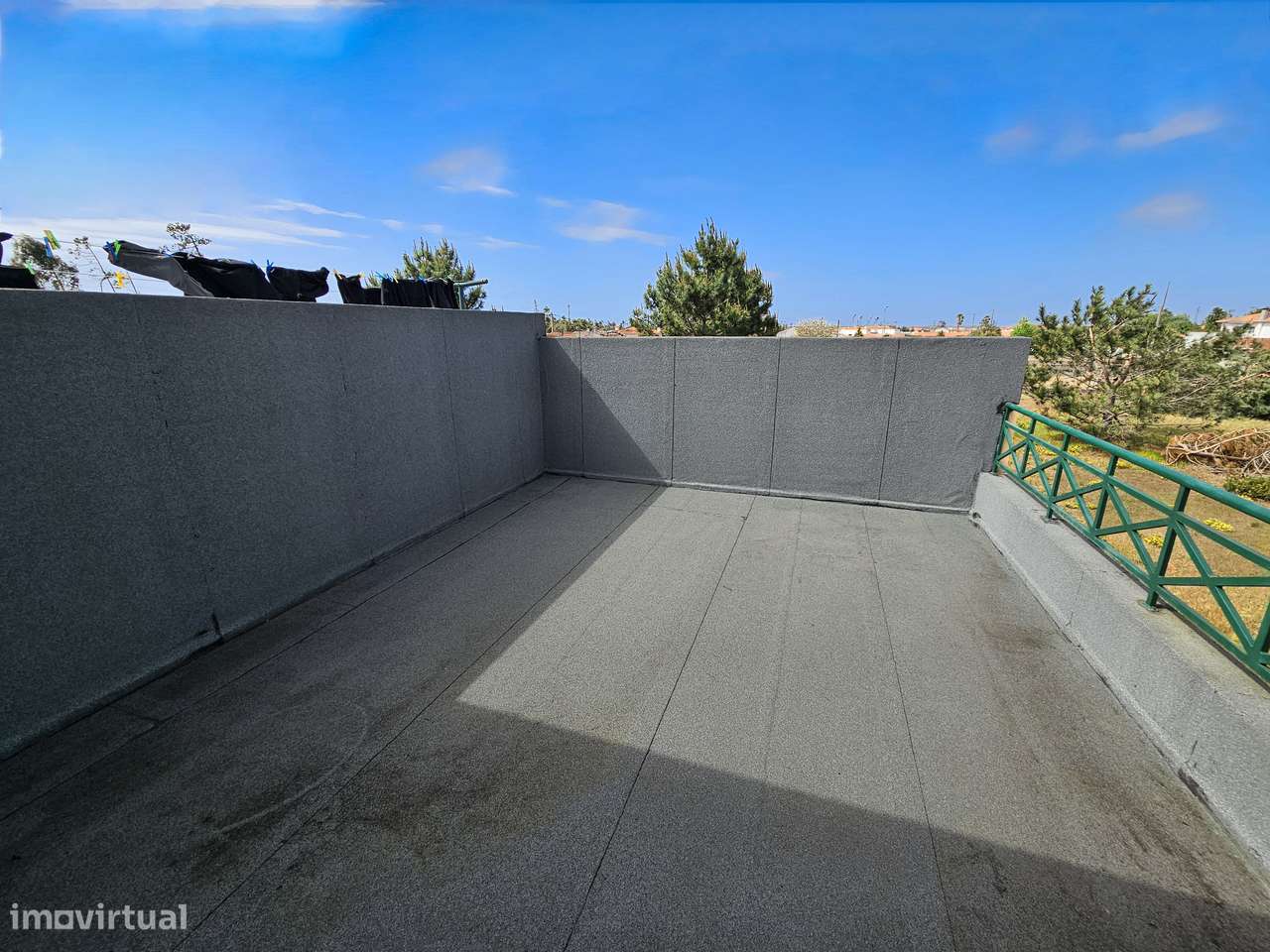 Moradia T5 com terraço e garagem, pronta a habitar-30