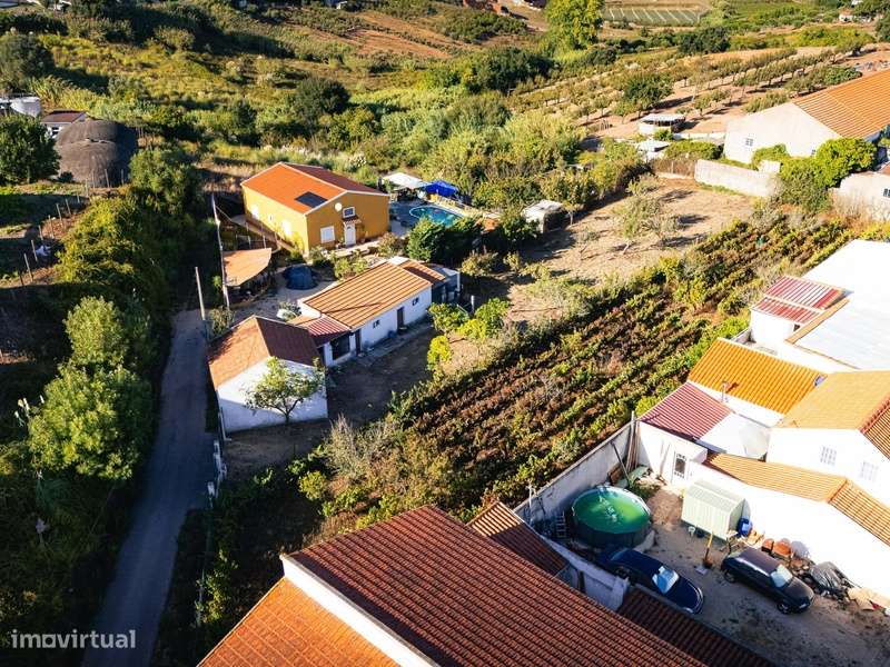 Armazém com Potencial para Moradia no Centro do Cadaval!-26