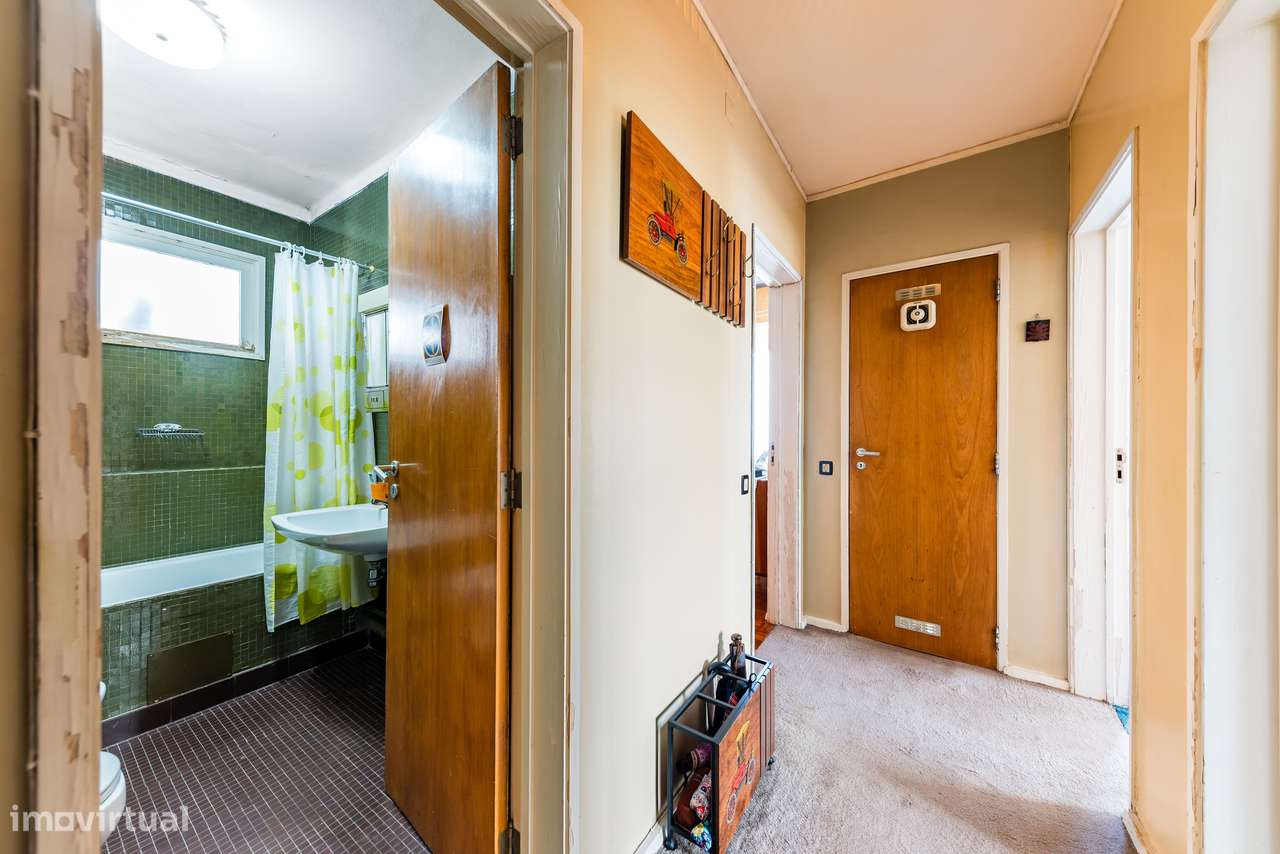 Apartamento T7 com 3 casas de banho e varandas | ou T4 + T3-6