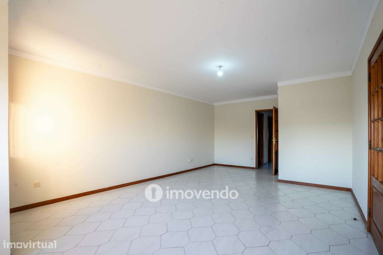 Apartamento T2, com estacionamento e arrecadação, no Porto-10