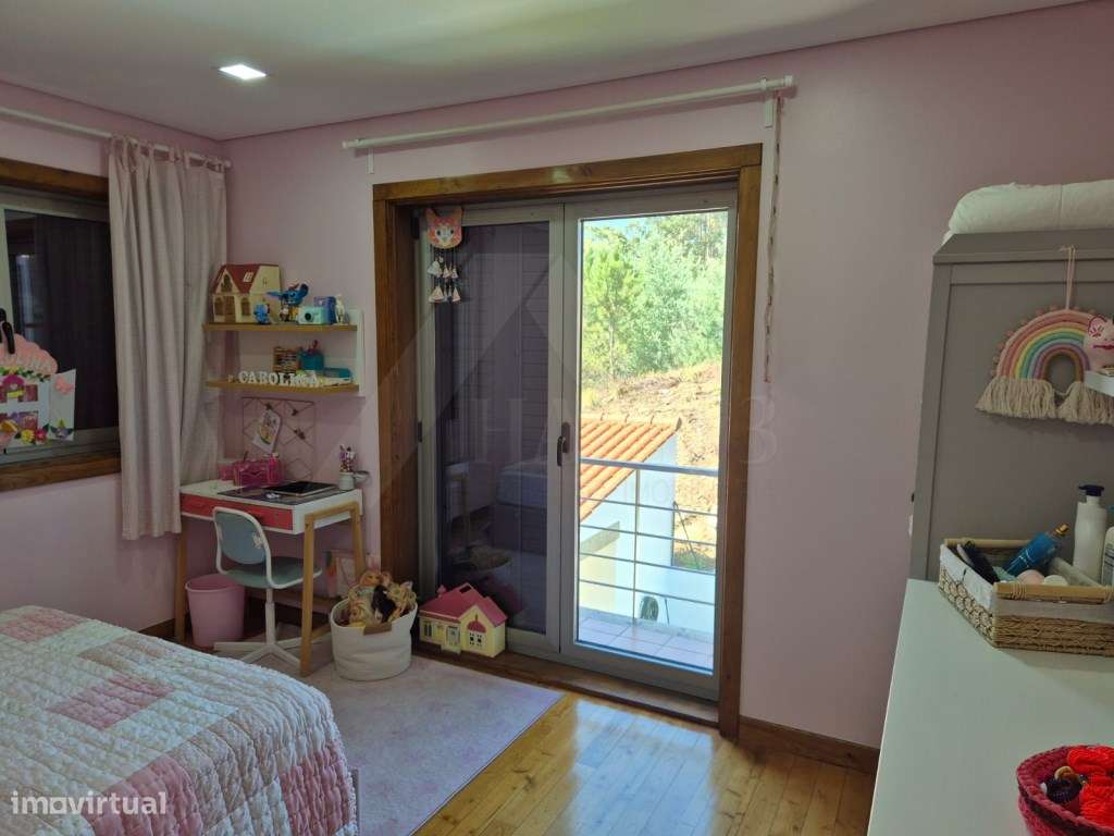 Moradia T4 com Suite, Jardim e Garagem - Centro de Ponte de Lima-4