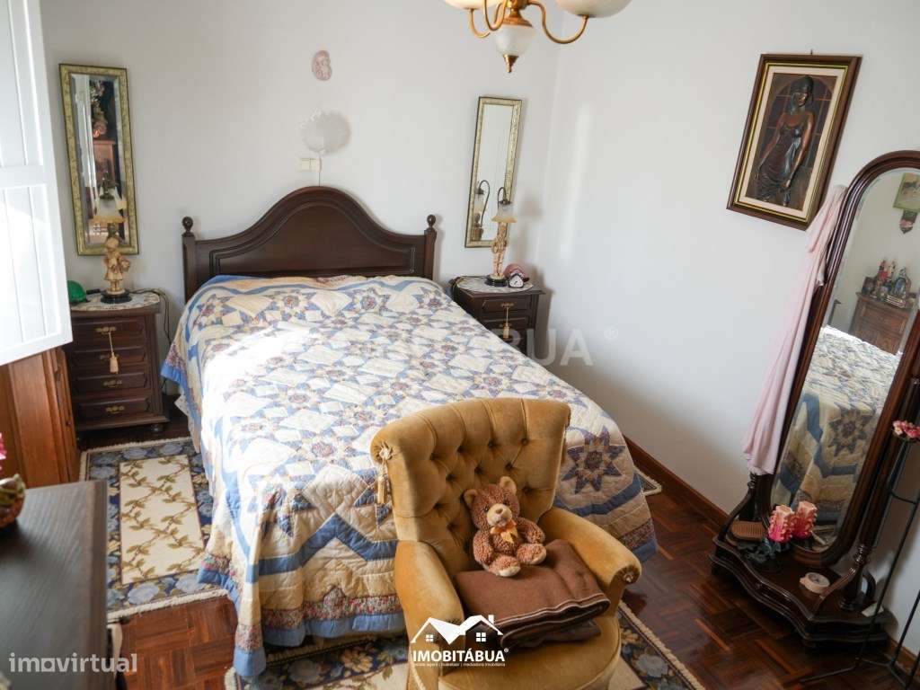 Moradia T5 com Piscina (Jacuzzi Integrado), Jardim e Churrasqueira-11