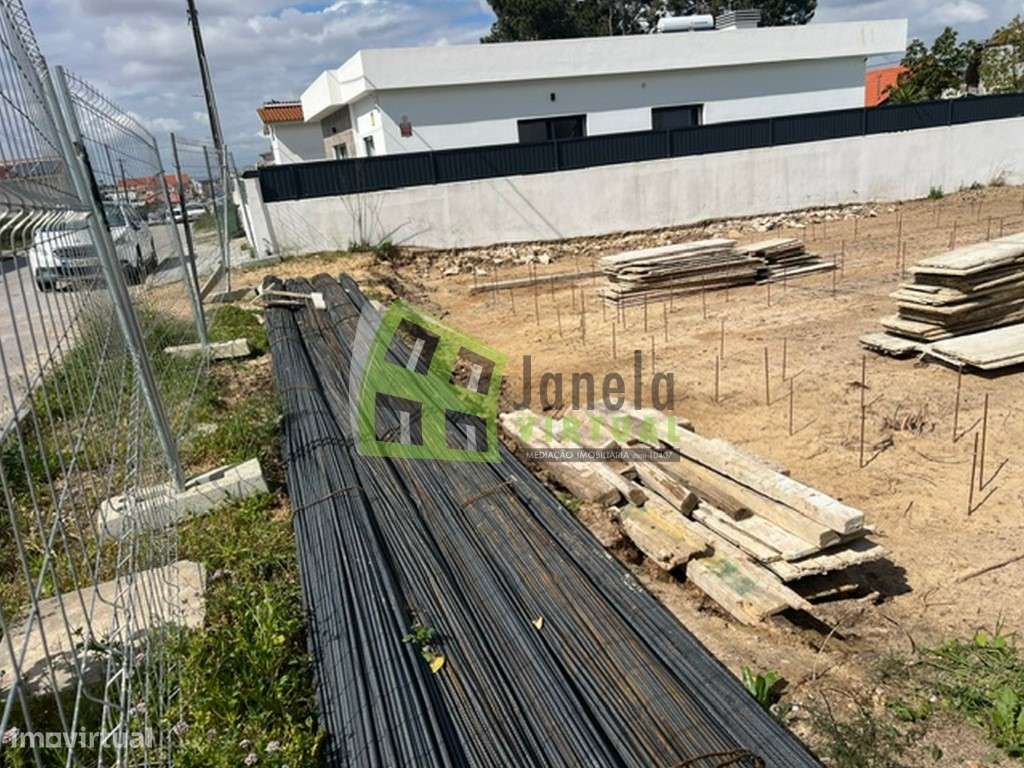 Moradia Isolada Térrea T3 com Piscina - Fernão Ferro-6