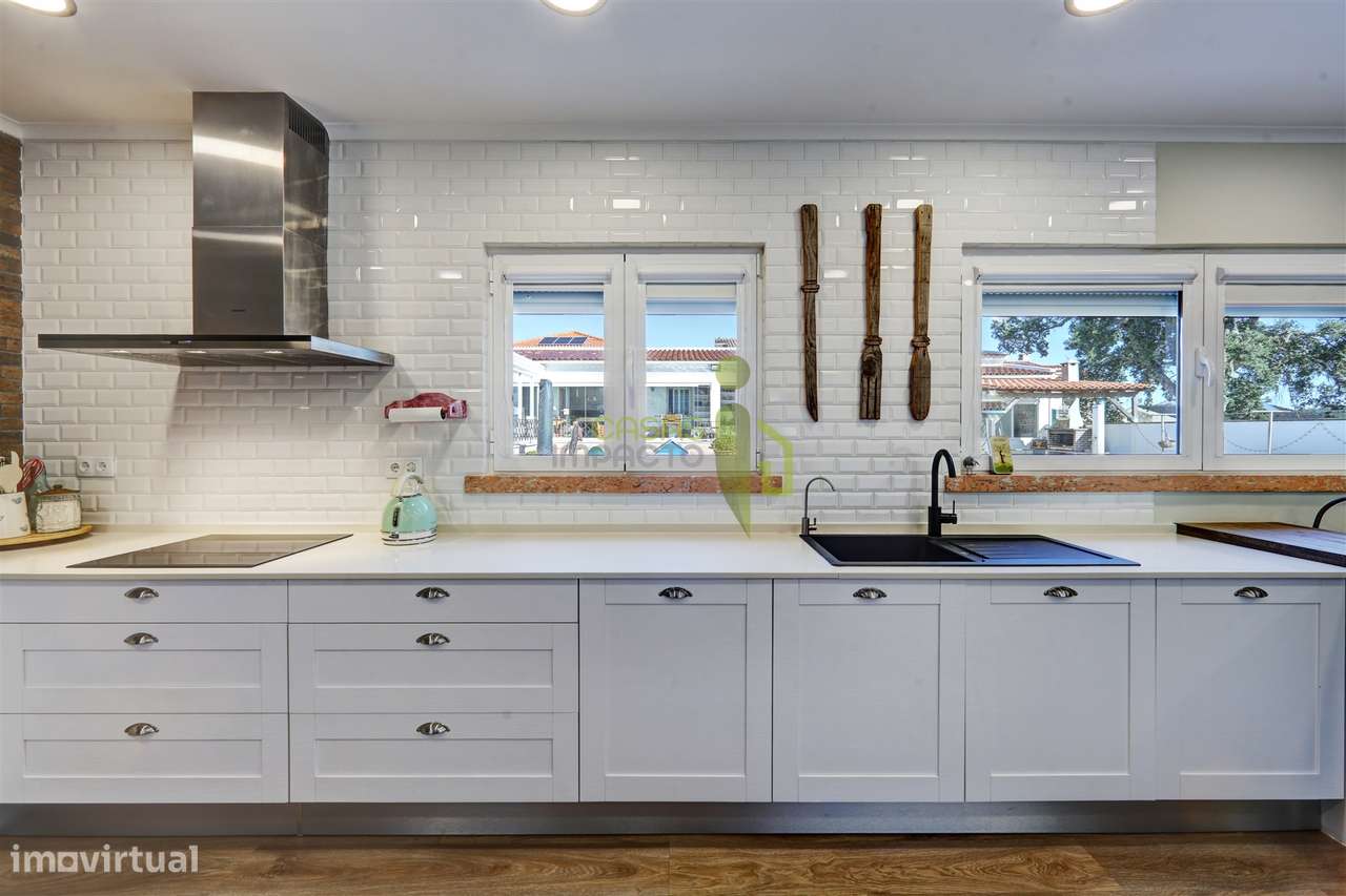 Moradia Clássica T3 transformada em T4, em Rio de Mouro, Sintra-6