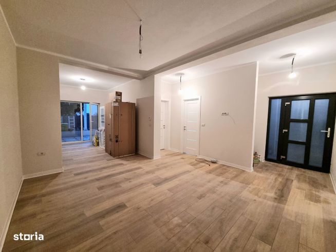 Proprietar vand duplex la parter in Mosnita