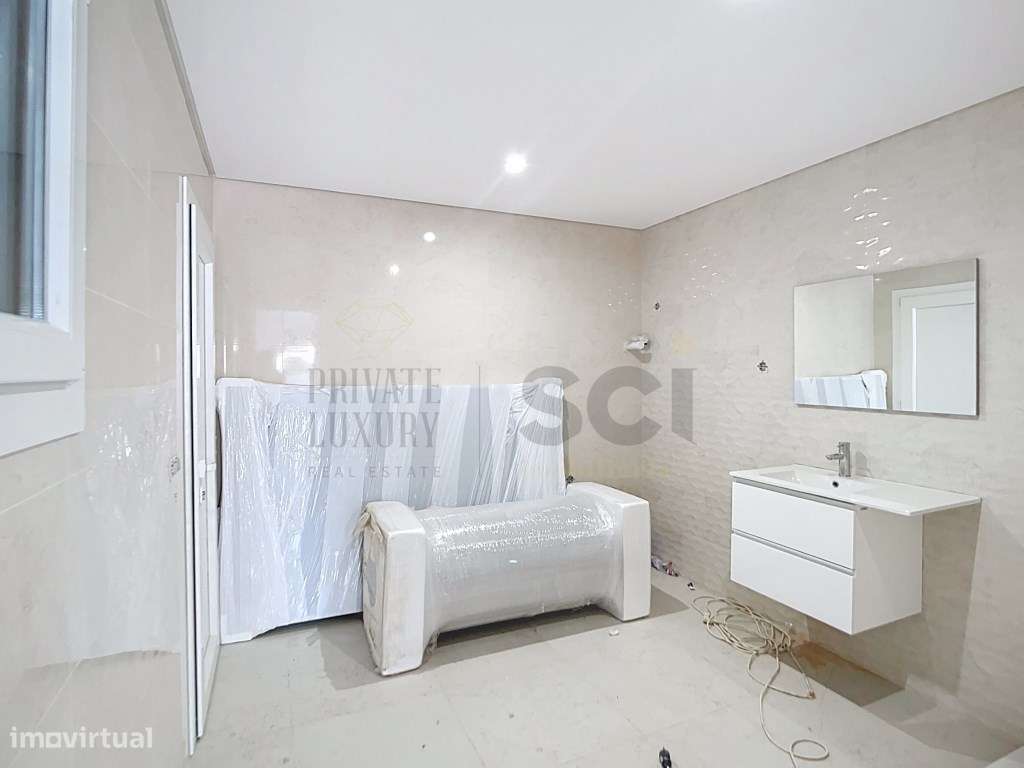 Moradia Térrea independente T3+1 em Fernão Ferro, boas áreas-22