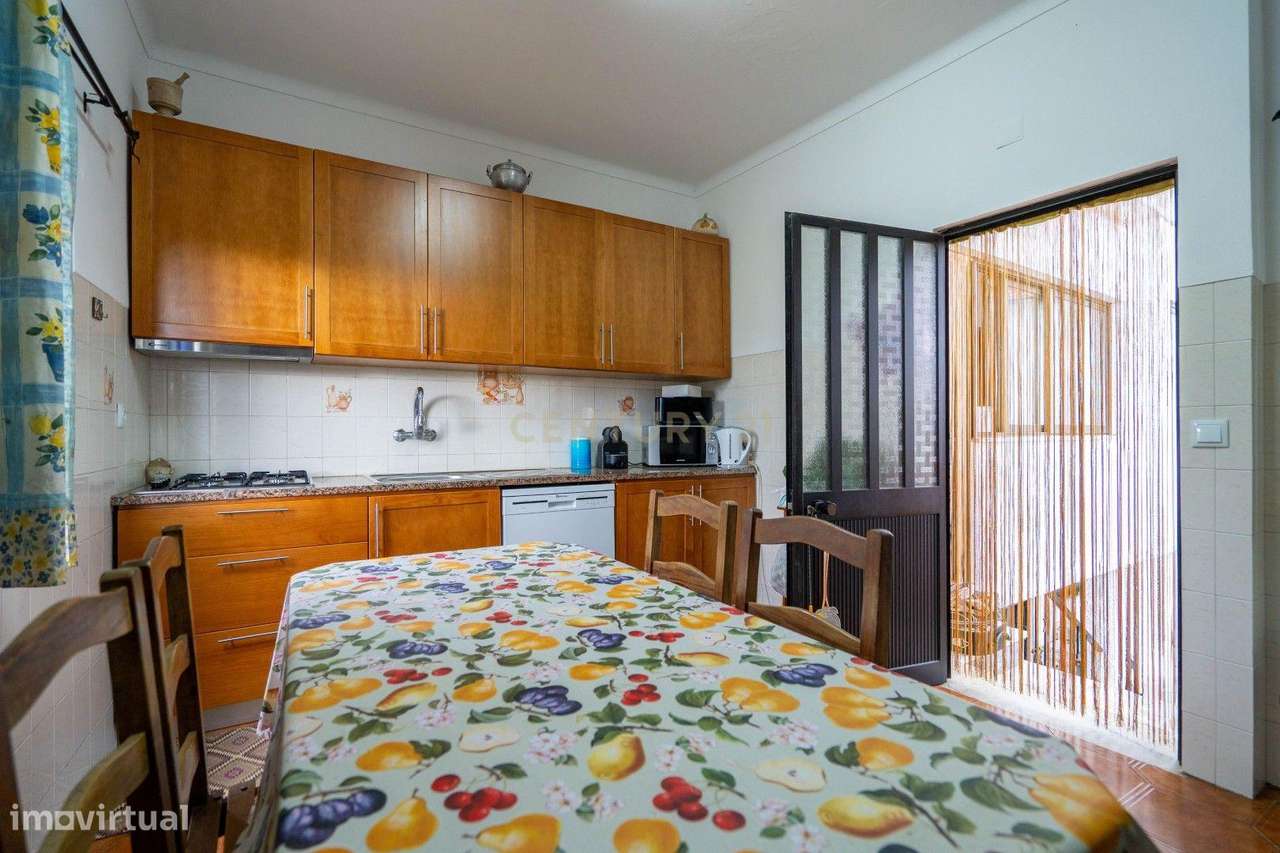 Moradia T3 + 1, com Terreno, em Vila Nova de Poiares-3