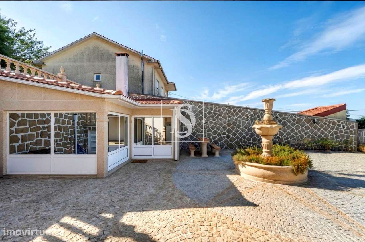 Moradia Independente T6 com 6 suítes e Piscina-4