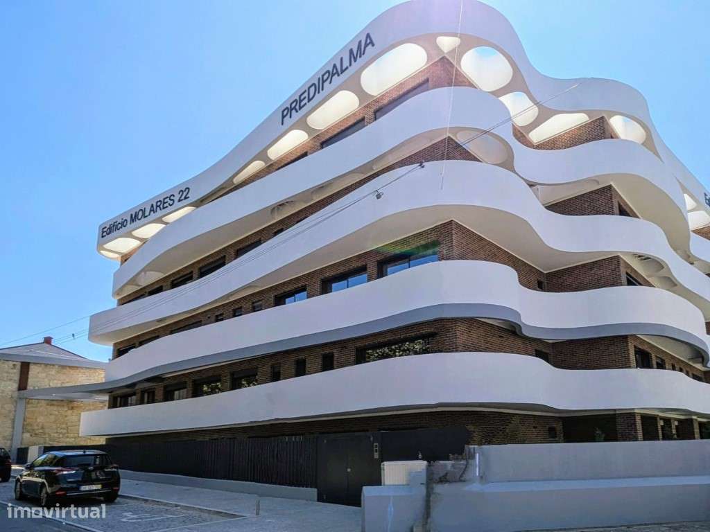 Apartamento T2 em condomínio fechado com piscina no centro de Ermes...-2