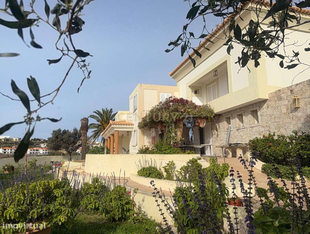 Moradia T4 com Suite | Terreno amplo | Localização privilegiada no Por - Grande imagem: 2/26