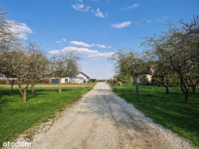 PIĘKNA DZIAŁKA BUDOWLANA w otoczeniu zieleni 900m2