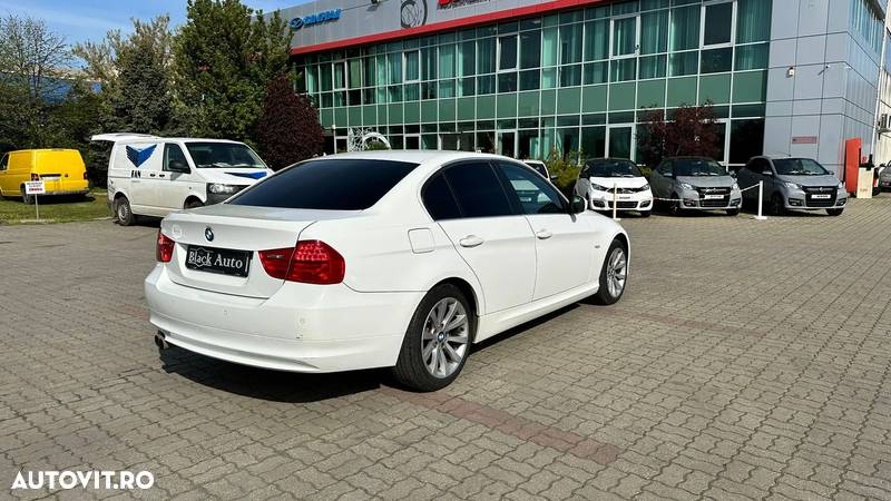 BMW Seria 3 330d xDrive - 4