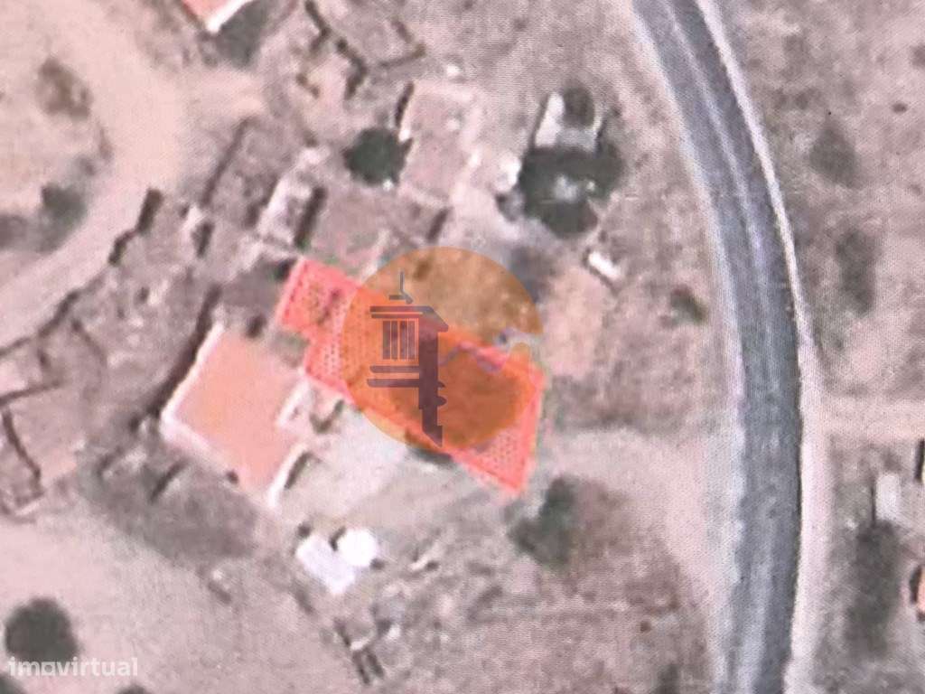 MORADIA DE ALDEIA - EM RUINAS - PARA DEMOLIR OU RECONSTRUIR - COM T... - Grande imagem: 4/27