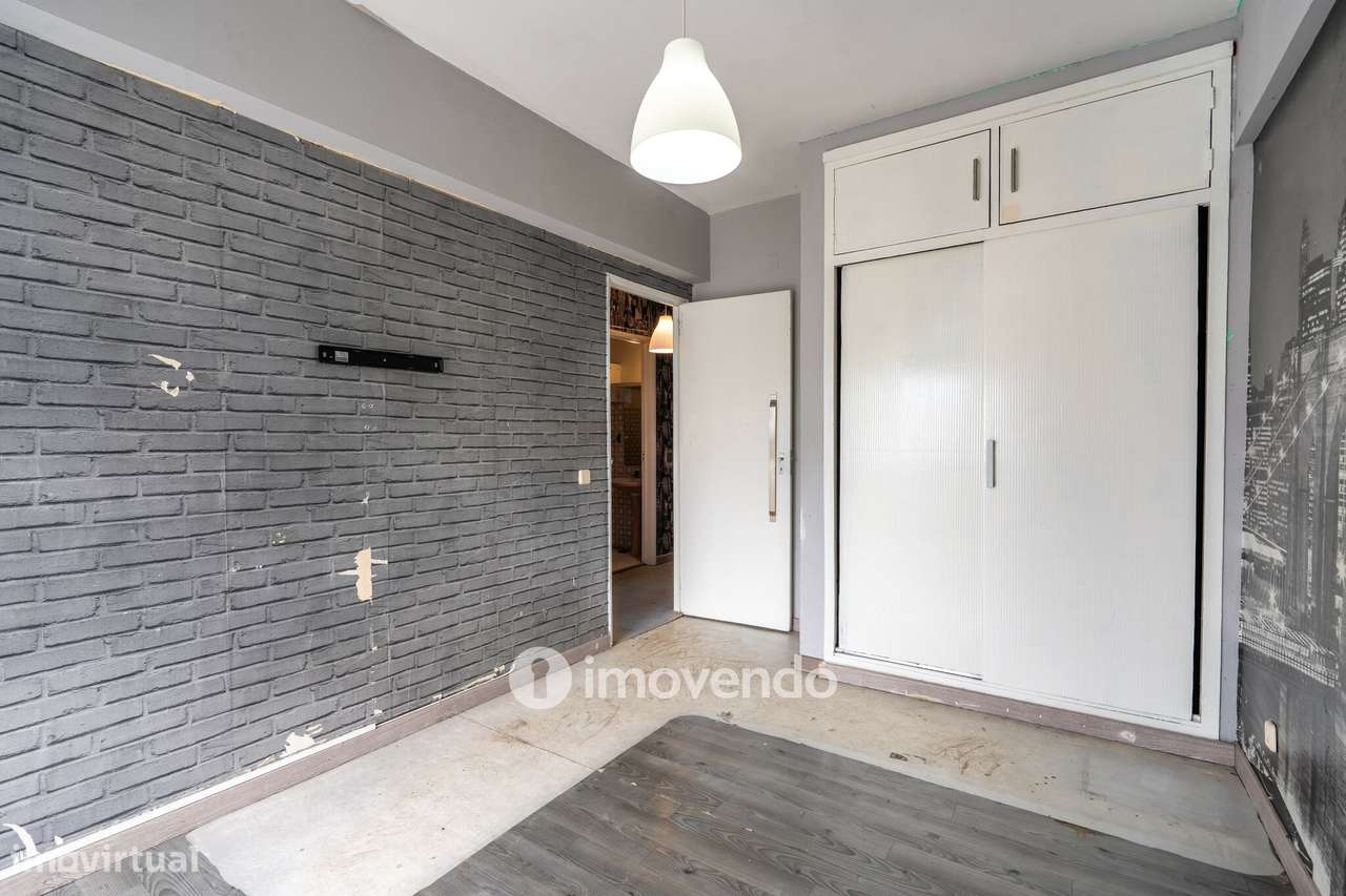 Apartamento T1 para renovação, junto da Praia de Paço de Arcos-13